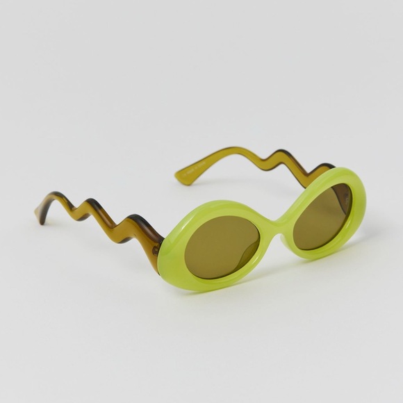 Urban Outfitters Accessories - Birdie Wavy Round Sunglasses